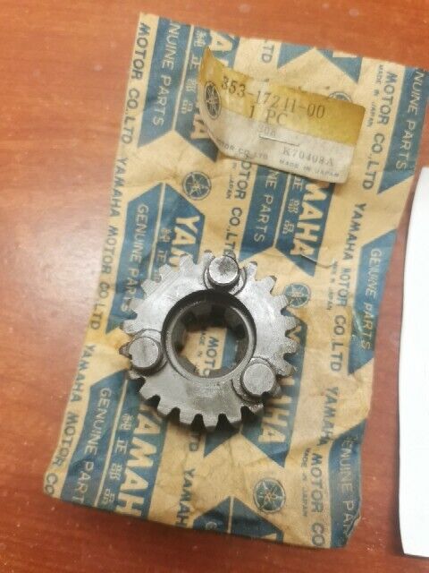 NOS Yamaha DT50 DT80 GT80 GTMX MX80 RD50 4TH WHEEL GEAR 353-17241-00-00 Y141