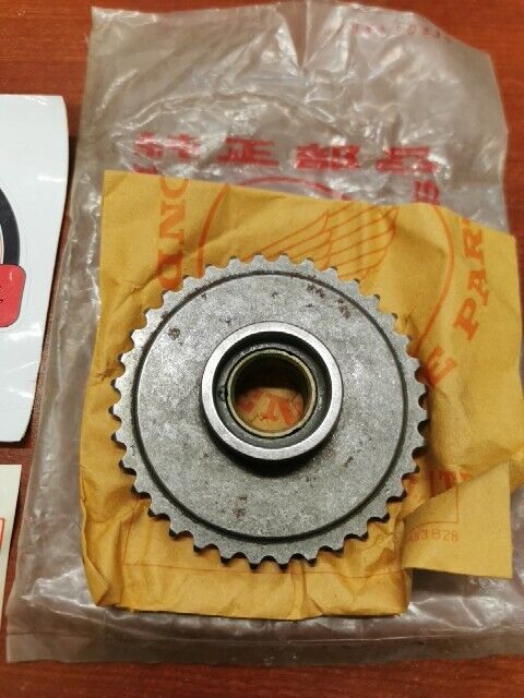 NOS Honda C72 C77 CA72 CA77 CB72 CB77 CP77 STARTING SPROCKET 28110-259-010 H75