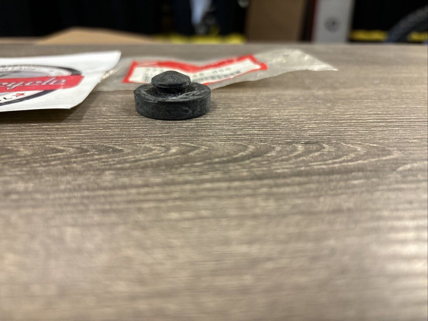 NOS Honda GL1800 A TRX200 D SEAT STOP RUBBER 77211-965-000 H134