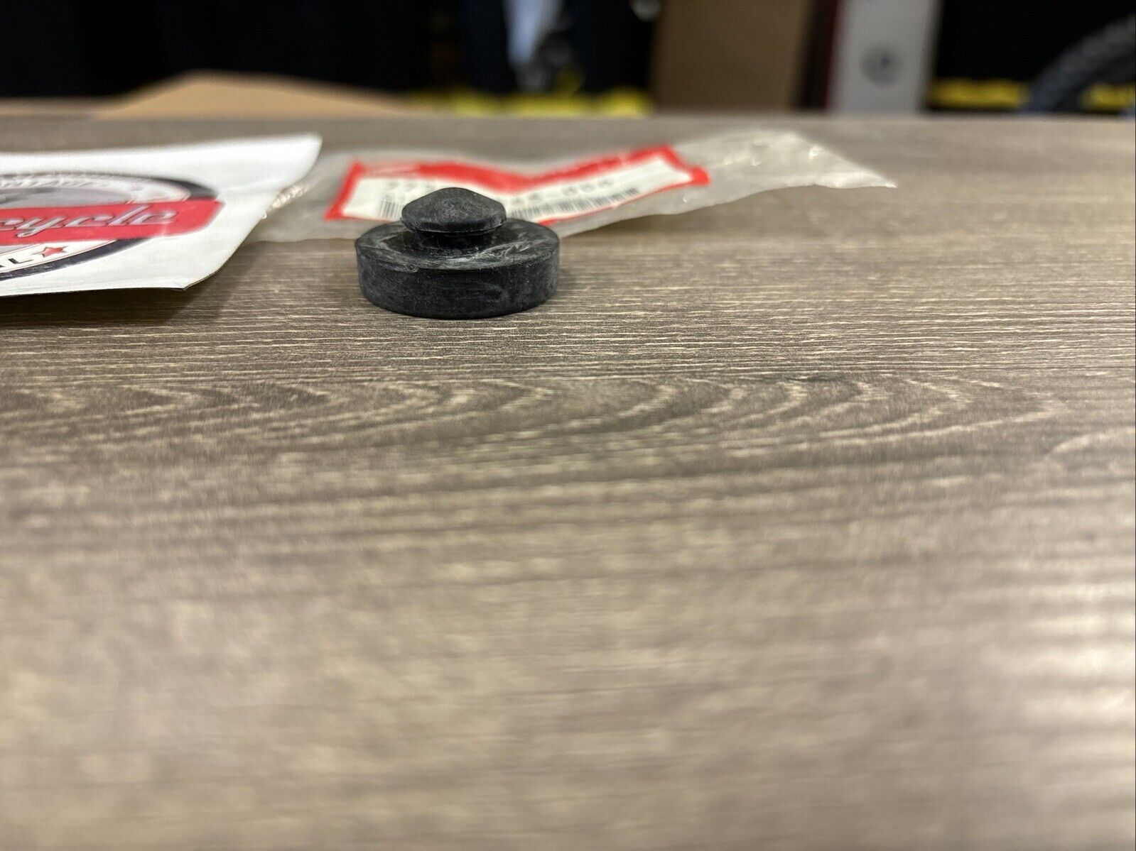 NOS Honda GL1800 A TRX200 D SEAT STOP RUBBER 77211-965-000 H134
