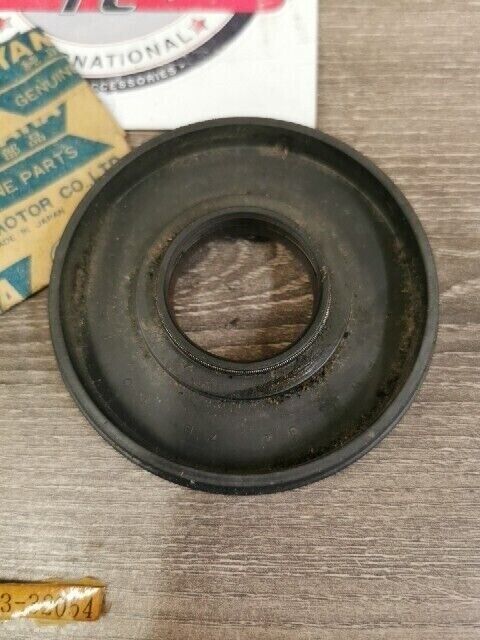 NOS YAMAHA SS396 GP433SR SL396 SL433F GP433B SW433B OIL SEAL 93103-32054-00 Y150