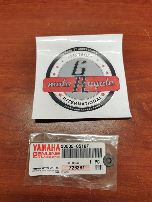 NOS Yamaha EF2000 EF2800 EF2500 YG650 YG550 PLATE WASHER 90202-05187-00 Y97