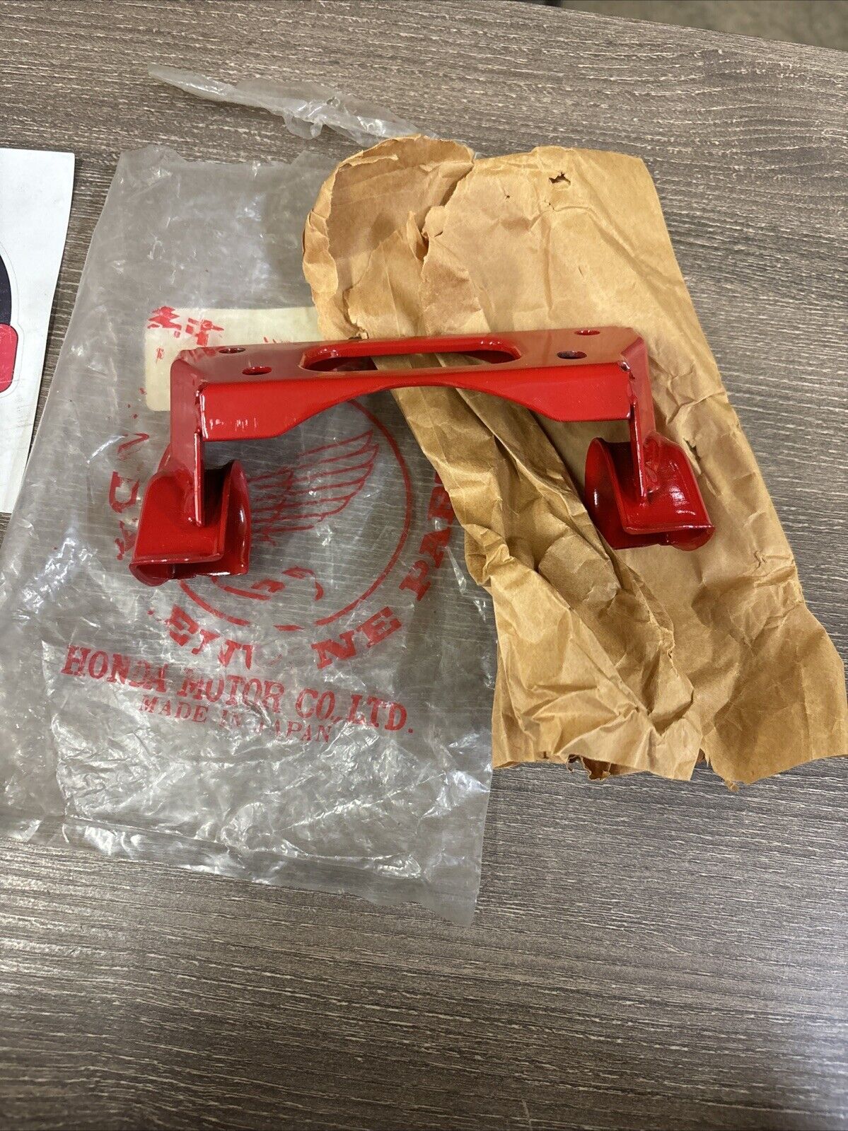 NOS Honda 1983 - 1985 ATC200X REAR FENDER CATCH 80101-965-000 H136