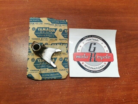 NOS Yamaha RD250 RD350 TZ250 SHIFT FORK 328-18511-00-00 SUB 328-18511-01-00 Y116