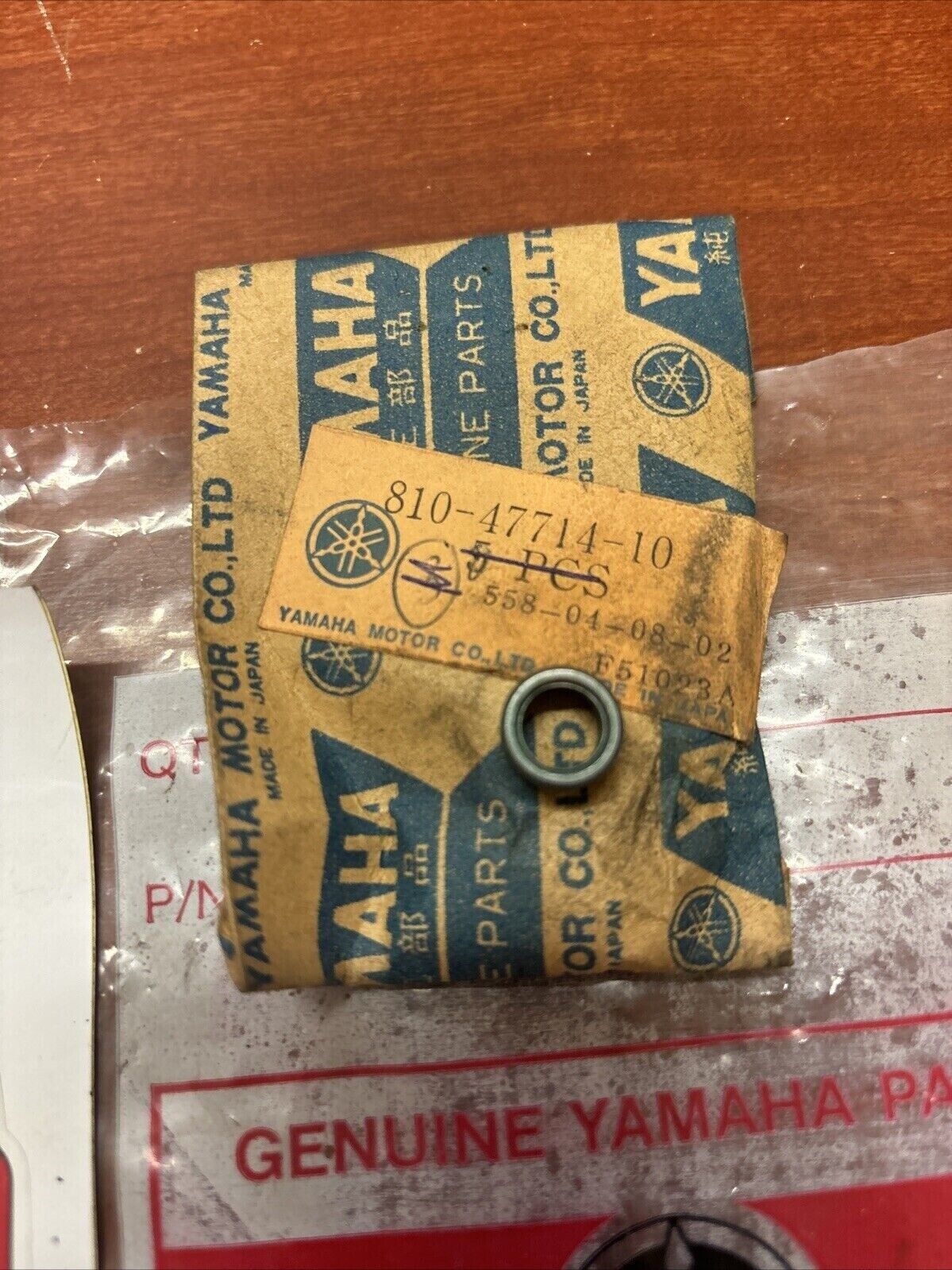 NOS Yamaha SOLID BUSH 810-47714-10-00 SUB 90380-08002-00 Y185