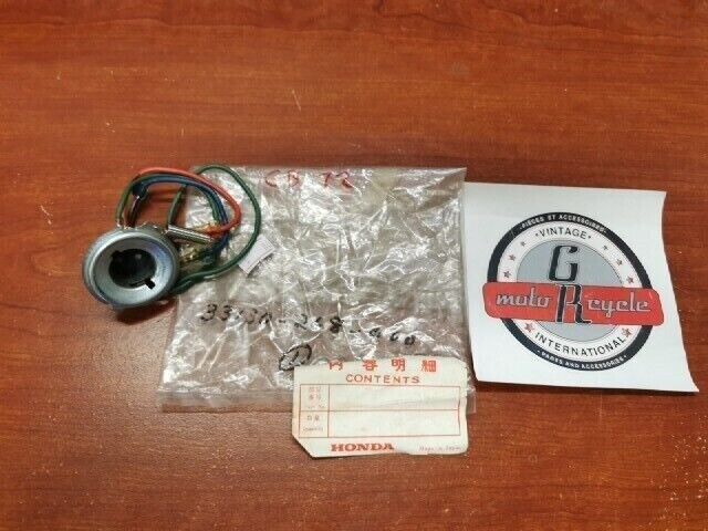 NOS Honda CB72 CB77 CP77 HEAD LIGHT SOCKET 33130-268-000 H98