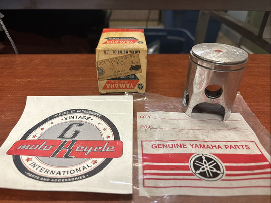 NOS Yamaha 1973 1974 1975 RD250 PISTON STD 361-11631-00-98 SUB 361-11631-03 Y175