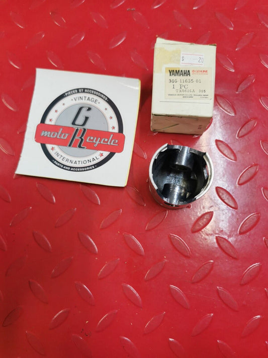 NOS YAMAHA LT2 1972 PISTON 1 OS 0.25 305-11635-01-00 Y33