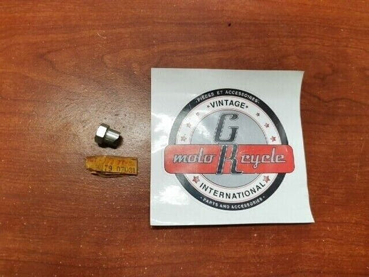 NOS Yamaha R3 TX650 XS1 XS2 YR1 YR2 NUT 90179-07031-00 SUB 168-27238-00-00 Y109