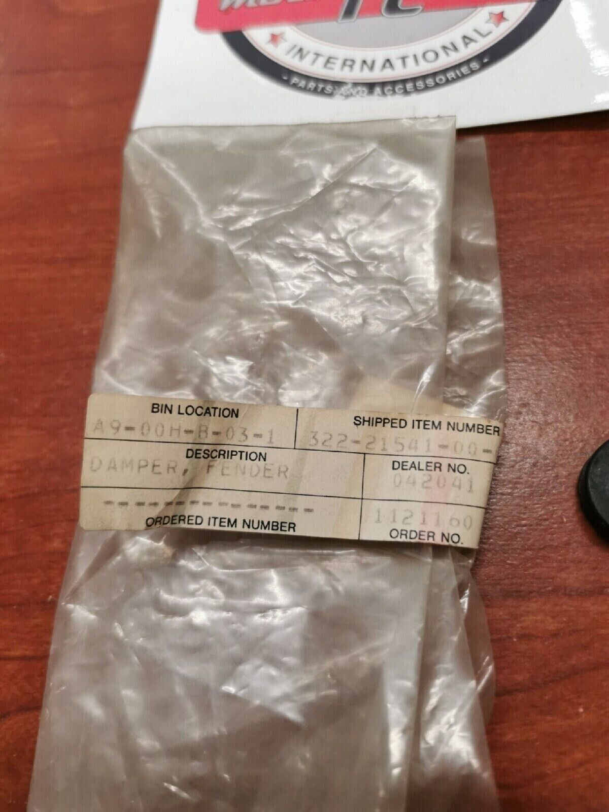 NOS Yamaha FENDER DAMPER 322-21541-00-00 Y71