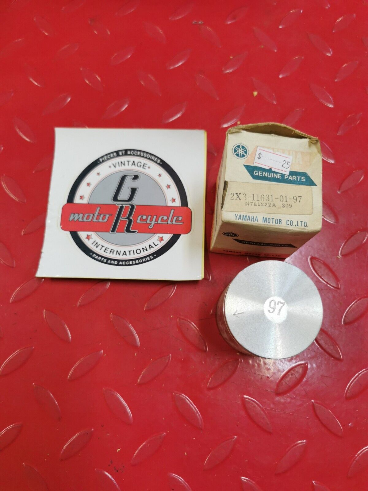 NOS YAMAHA YZ125 1978 - 1980 PISTON STD 2X3-11631-01-97 Y33