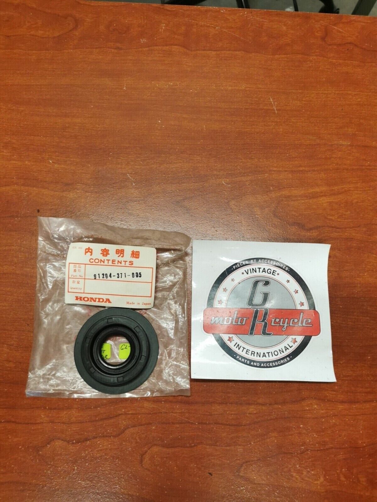 NOS Honda GL1000 GL1100 GL1200 OIL SEAL 91204-371-005 H64