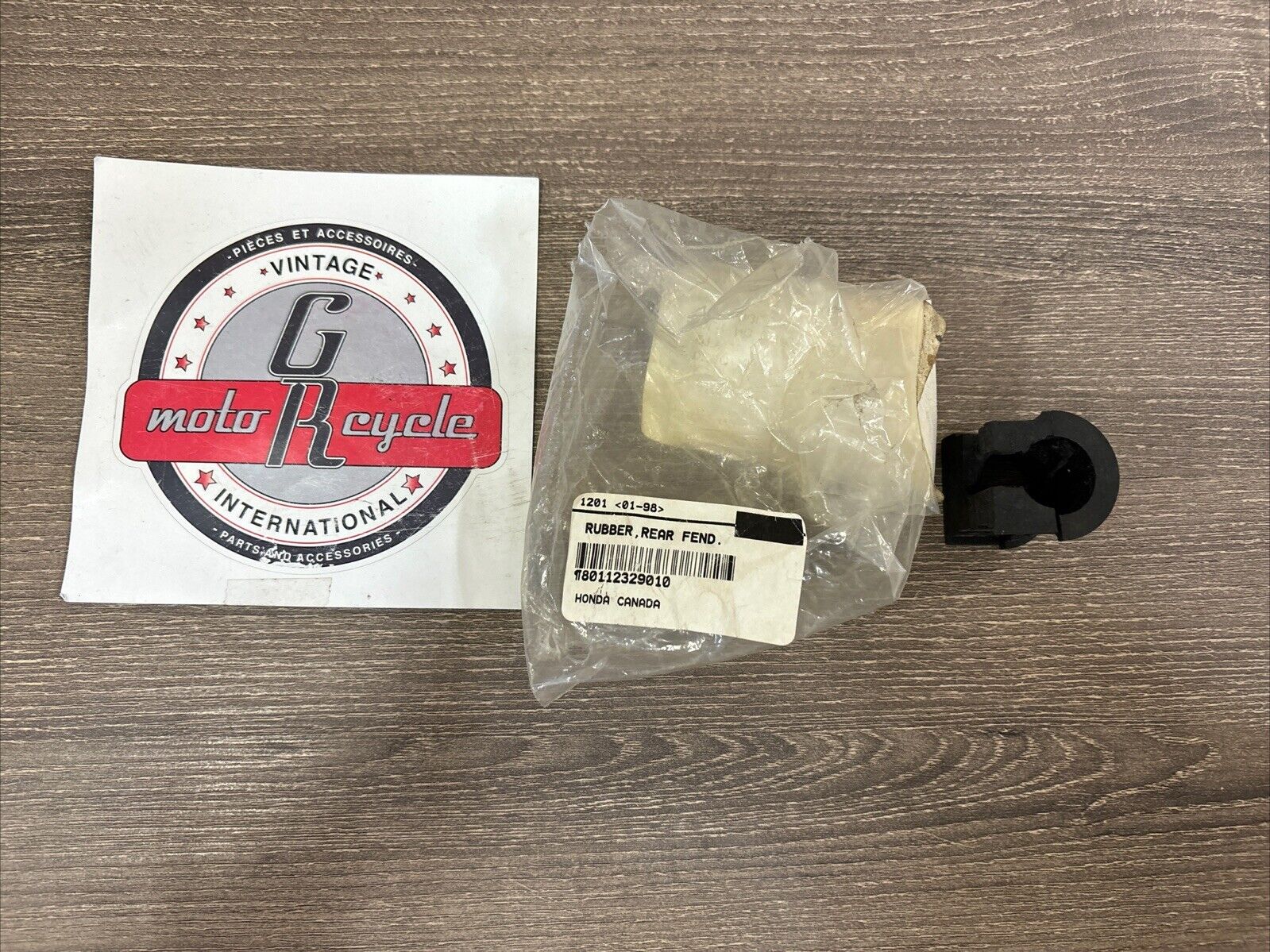 NOS Honda XL175 XL250 XL350 CB250 REAR FENDER SETTING RUBBER 80112-329-010 H132