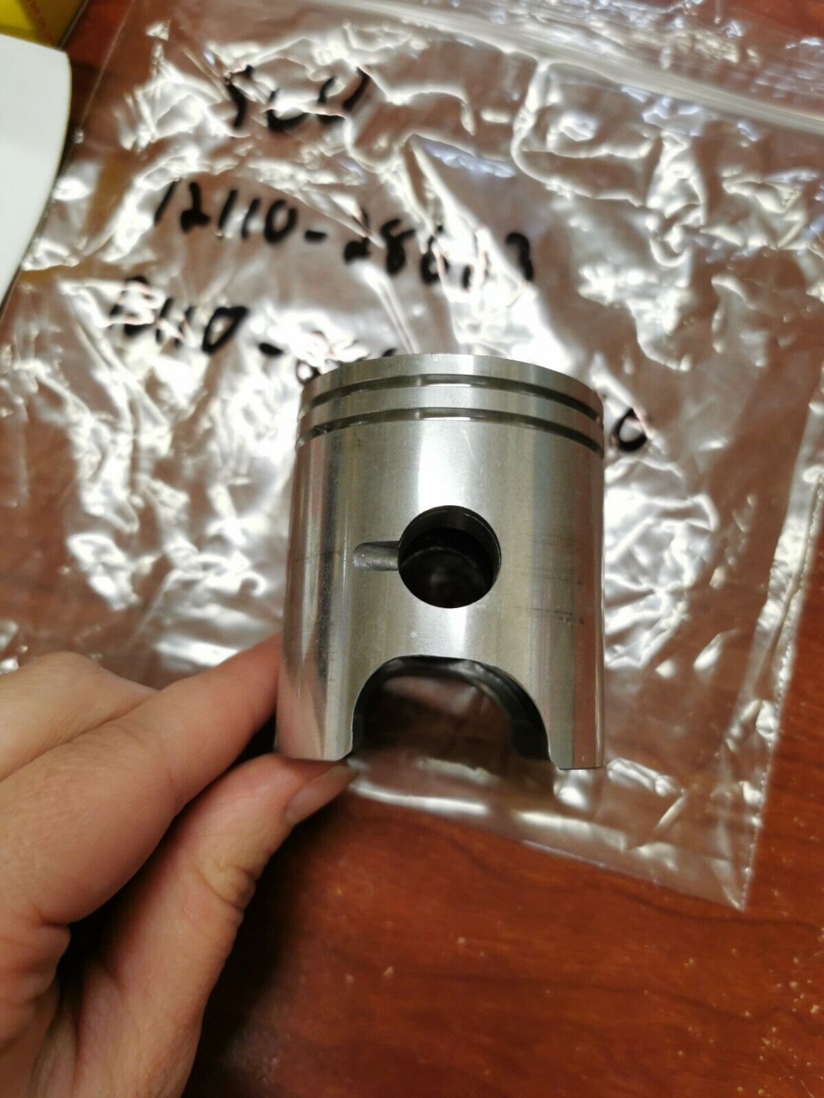 NOS Suzuki 1976 - 1978 RM100 PISTON 0.50 OVER 12110-28622 SUB. 12110-28623 S32