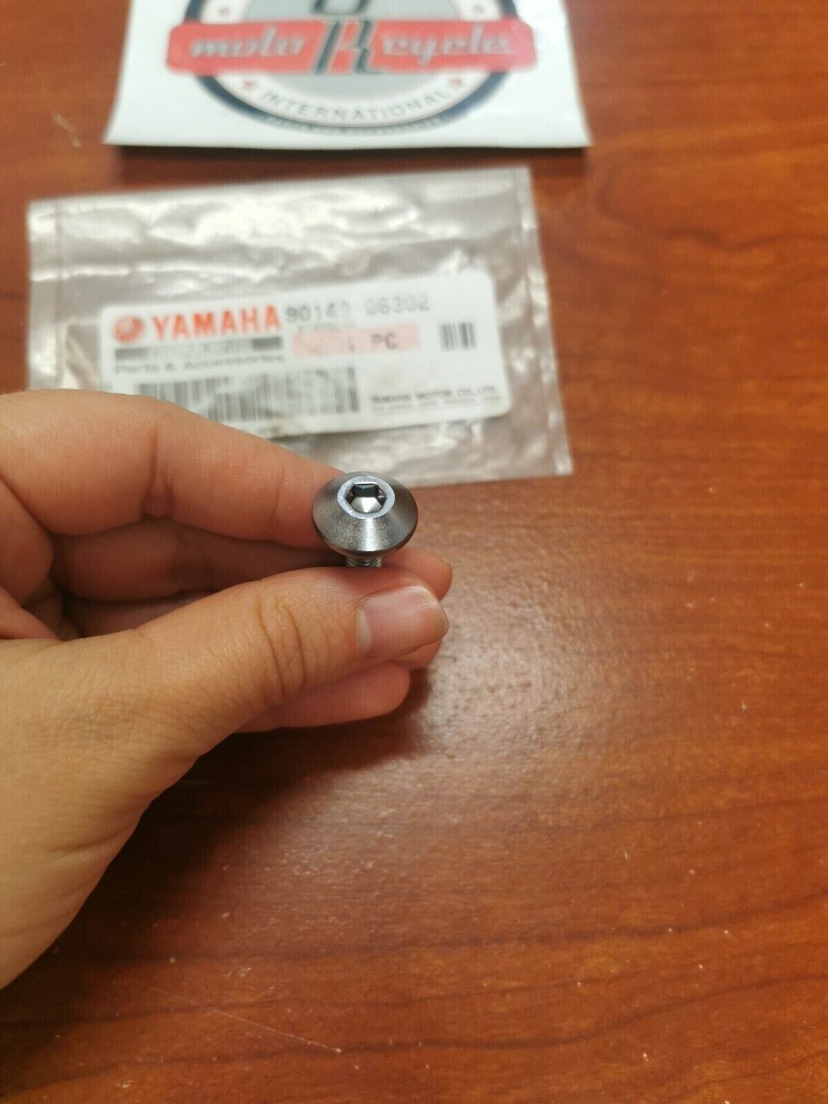 NOS Yamaha FZ6 YZFR1 SCREW 90149-06302-00 Y82