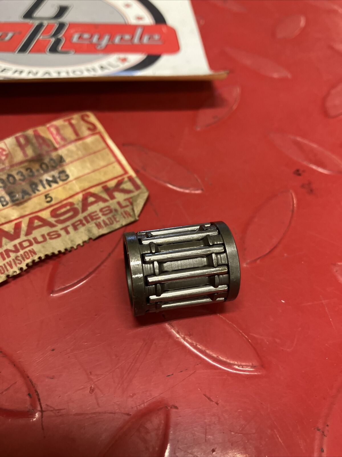 NOS KAWASAKI CONNECTING ROD PISTON PIN SMALL END BEARING 13033-034 K17