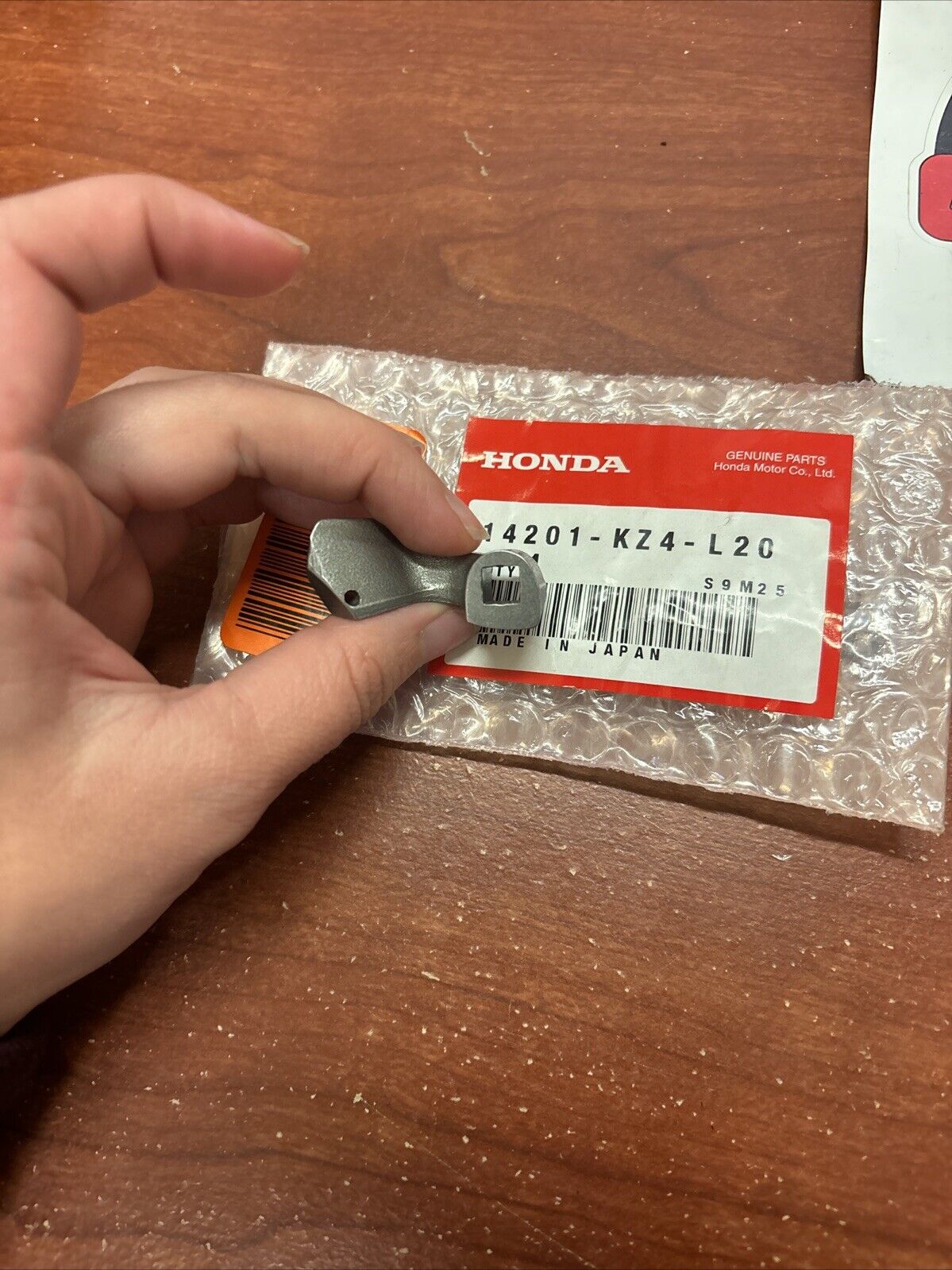 NOS Honda 2002 CR125R LEFT & RIGHT FLAP VALVE 14201-KZ4-L20 & 14202-KZ4-L20 H141