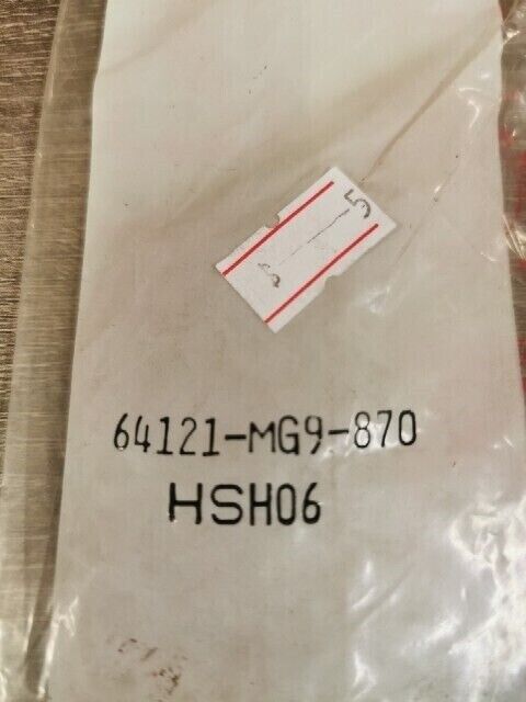 NOS HONDA GL1200A GOLDWING RUBBER B SIDE SCREEN 64121-MG9-870 H89