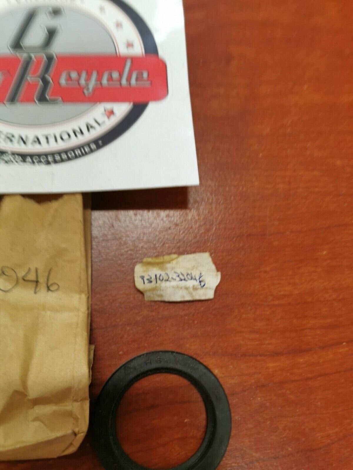 NOS Yamaha OIL SEAL 93102-32046-00 Y71