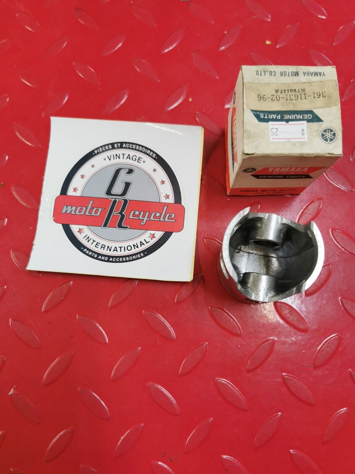 NOS YAMAHA RD250 PISTON STD 361-11631-02-96 SUPERCEDED 361-11631-03-96 Y33