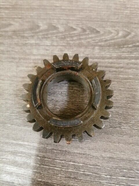 NOS HONDA CB72 GEAR 2ND M 24T 23430-268-820 H72