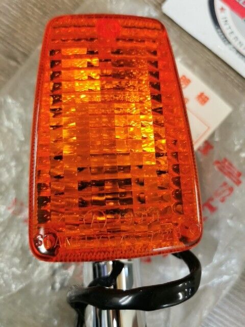 NOS HONDA GL1100 WINKER ASSY L RR 33650-MB9-671 SUB BY 33650-MB9-672  H74