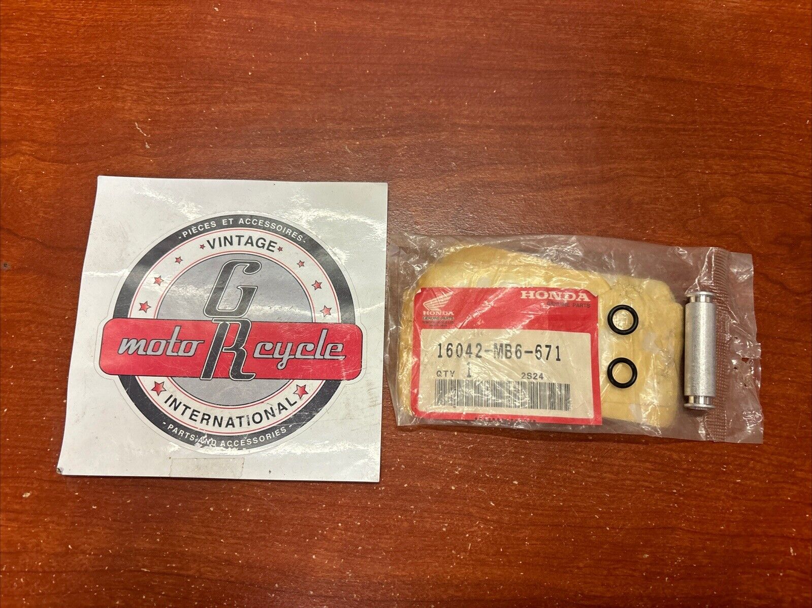 NOS Honda 1984 1985 VF1000F 1984 VF1000R FUEL JOINT SET D 16042-MB6-671 H172