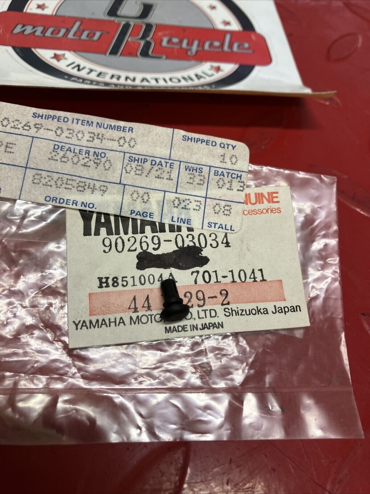 NOS YAMAHA SPECIAL SHAPE RIVET 90269-03034 Y61