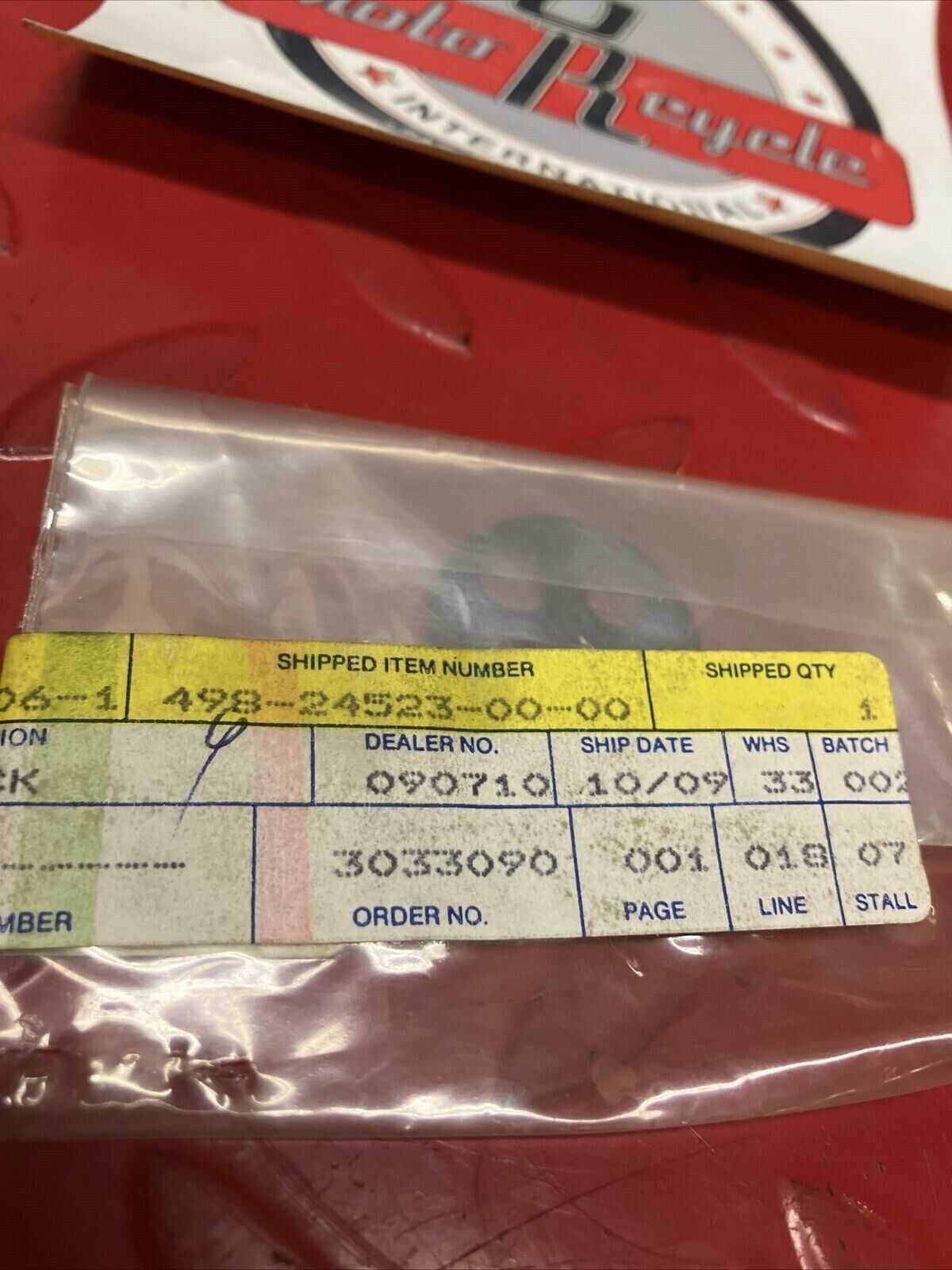 NOS YAMAHA PETCOCK VALVE GASKET 498-24523-00-00 Y63