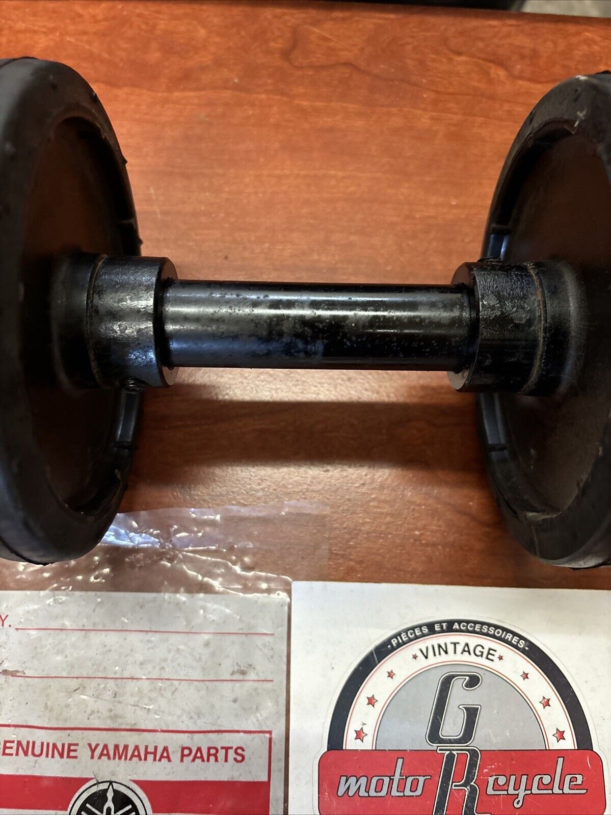 NOS Yamaha 1976 GP300 GP440 GS340 PR440 FRONT AXLE 890-47510-00-00 Y183