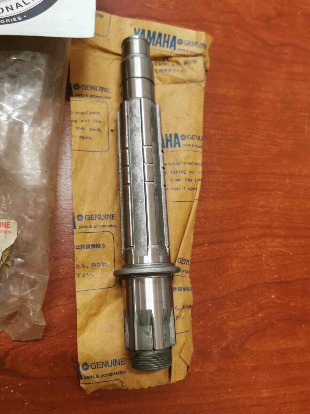 NOS Yamaha IT250 YZ250 TRANSMISSION DRIVE AXLE 3R4-17421-00-00 Y85