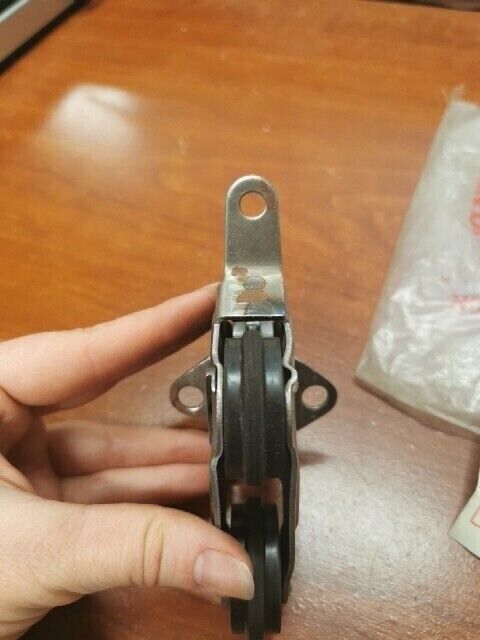 NOS Honda CB450 CB500T CL450 FRONT CAM CHAIN GUIDE ROLLER 14610-319-000 H97