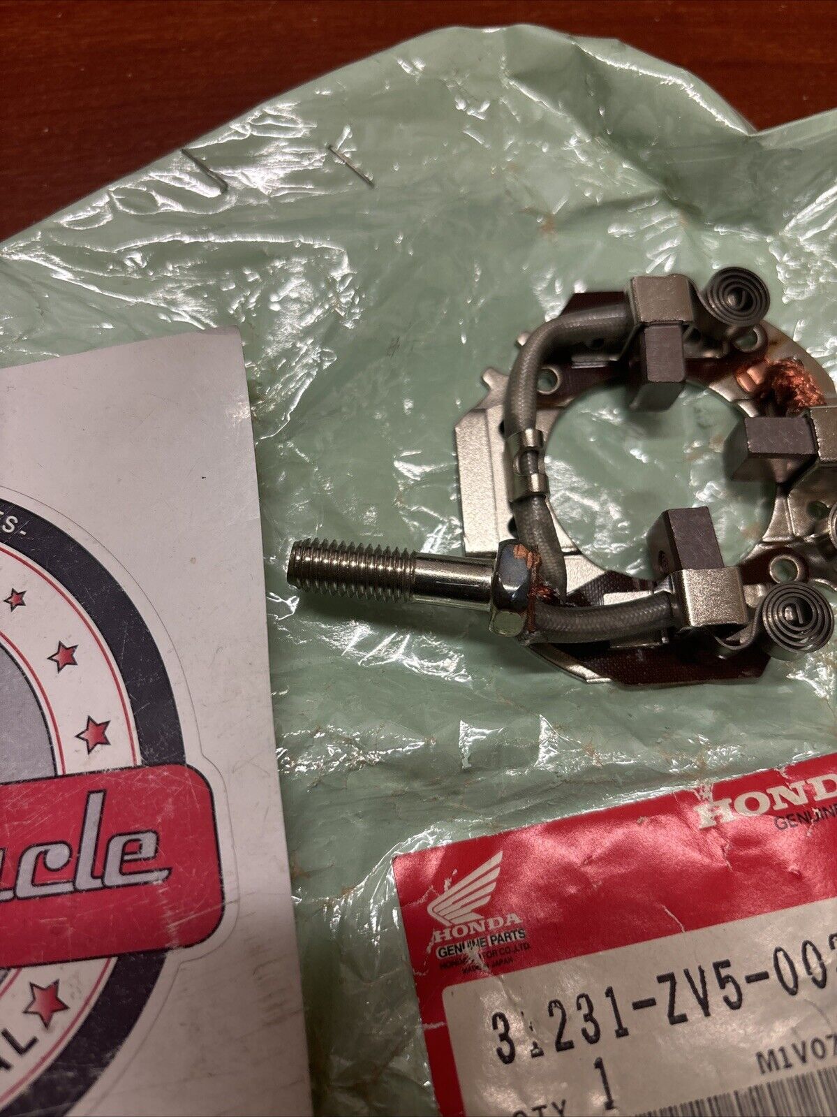 NOS Honda BF35 BF40 BF45 BF50 BRUSH HOLDER 31231-ZV5-003 H180