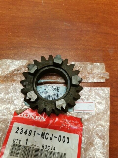 NOS Honda CBR900R MAINSHAFT FIFTH GEAR (21T) 23491-MCJ-000 H108