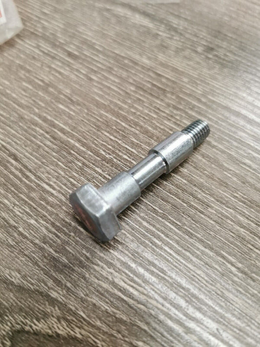 NOS YAMAHA   Yz80   1978-1980  Rear Swingarm Cushion Bolt 2j5-22125-00  Y57