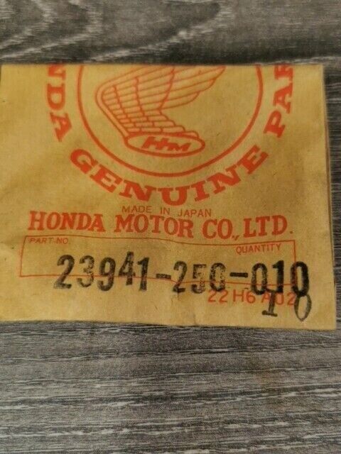 NOS HONDA C70 CS71 1958 - 1960 C72 C75 CS76 C77  COTTER GEAR 23941-250-010  H77