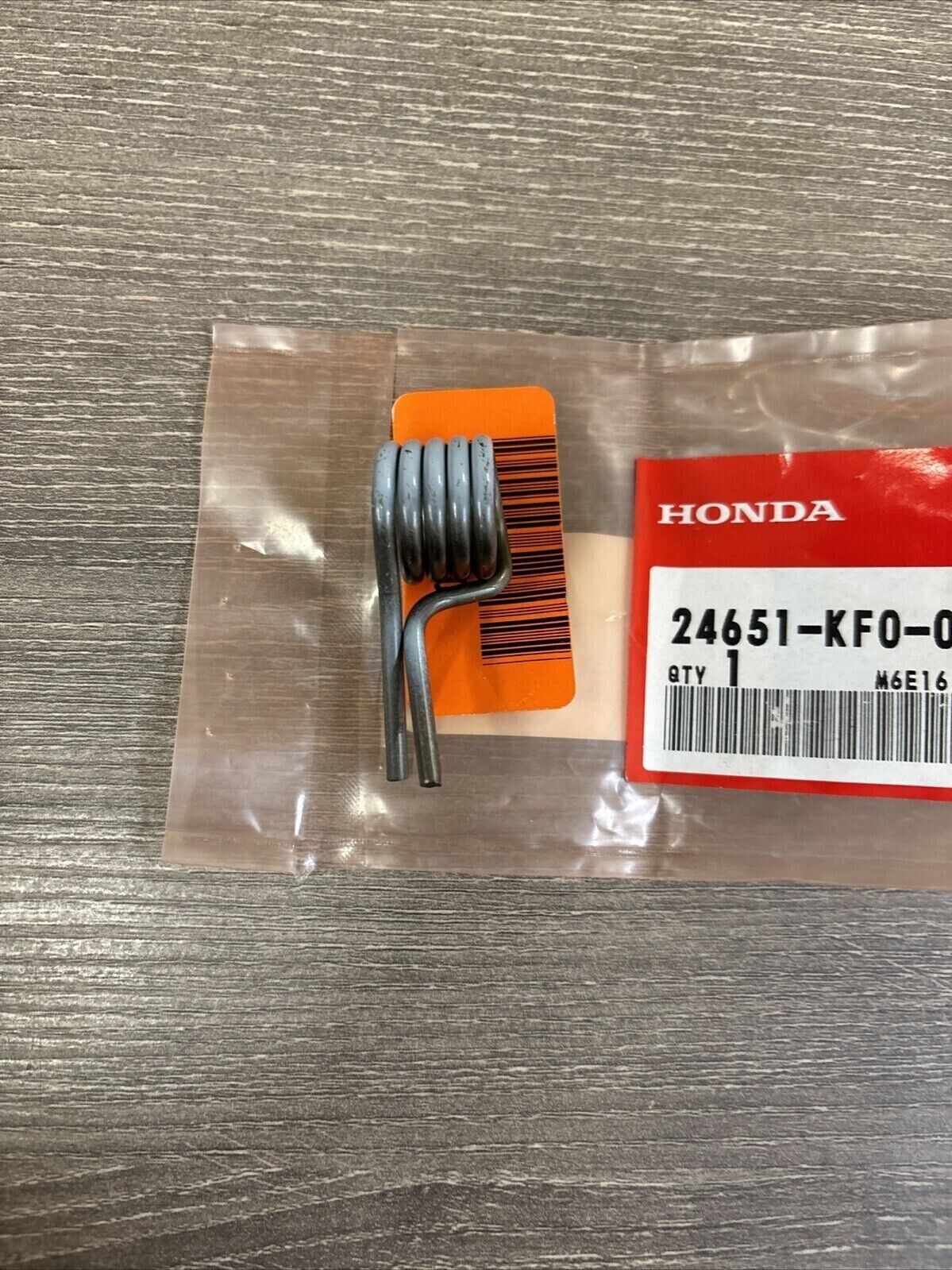 NOS Honda NX250 NX650 SLR650 XL250 GEAR SHIFT RETURN SPRING 24651-KF0-013 H118