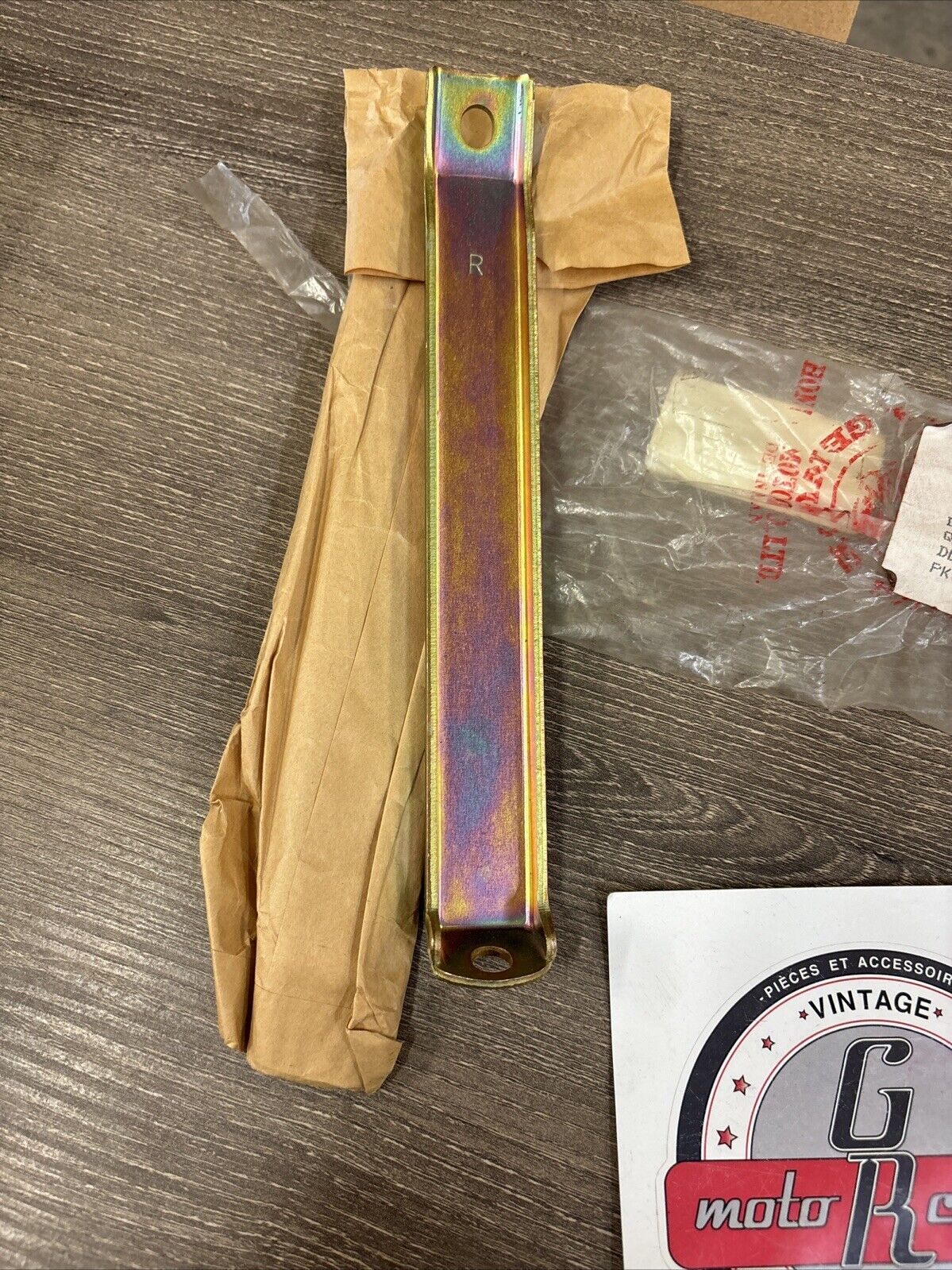 NOS Honda TRX200 TRX250 REAR CARRIER SUPPORT 81302-VM5-000 H119