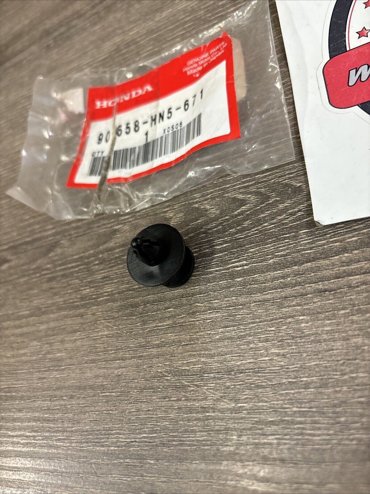 NOS Honda TRX250TE TRX350 FE FM TE TM LID CLIP 90658-HN5-671 H128
