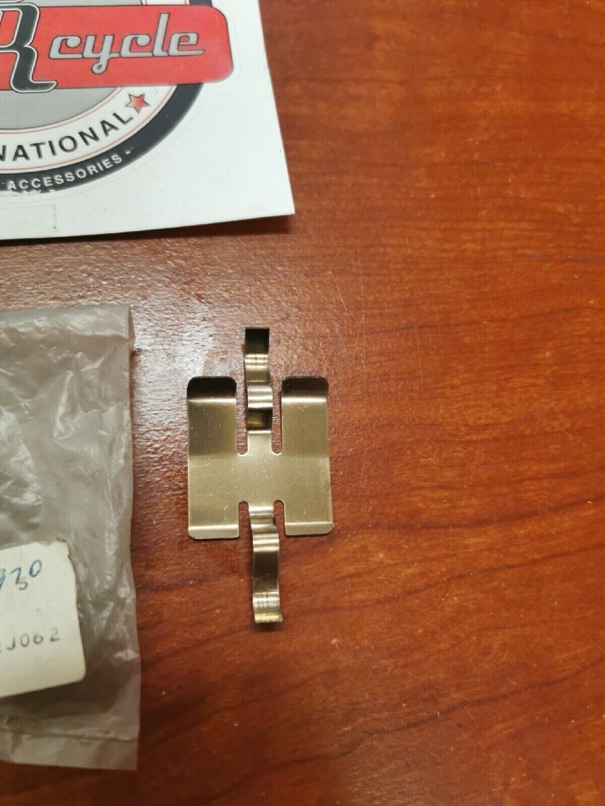 NOS Yamaha PAD SUPPORT 26H-25919-00-00 Y68