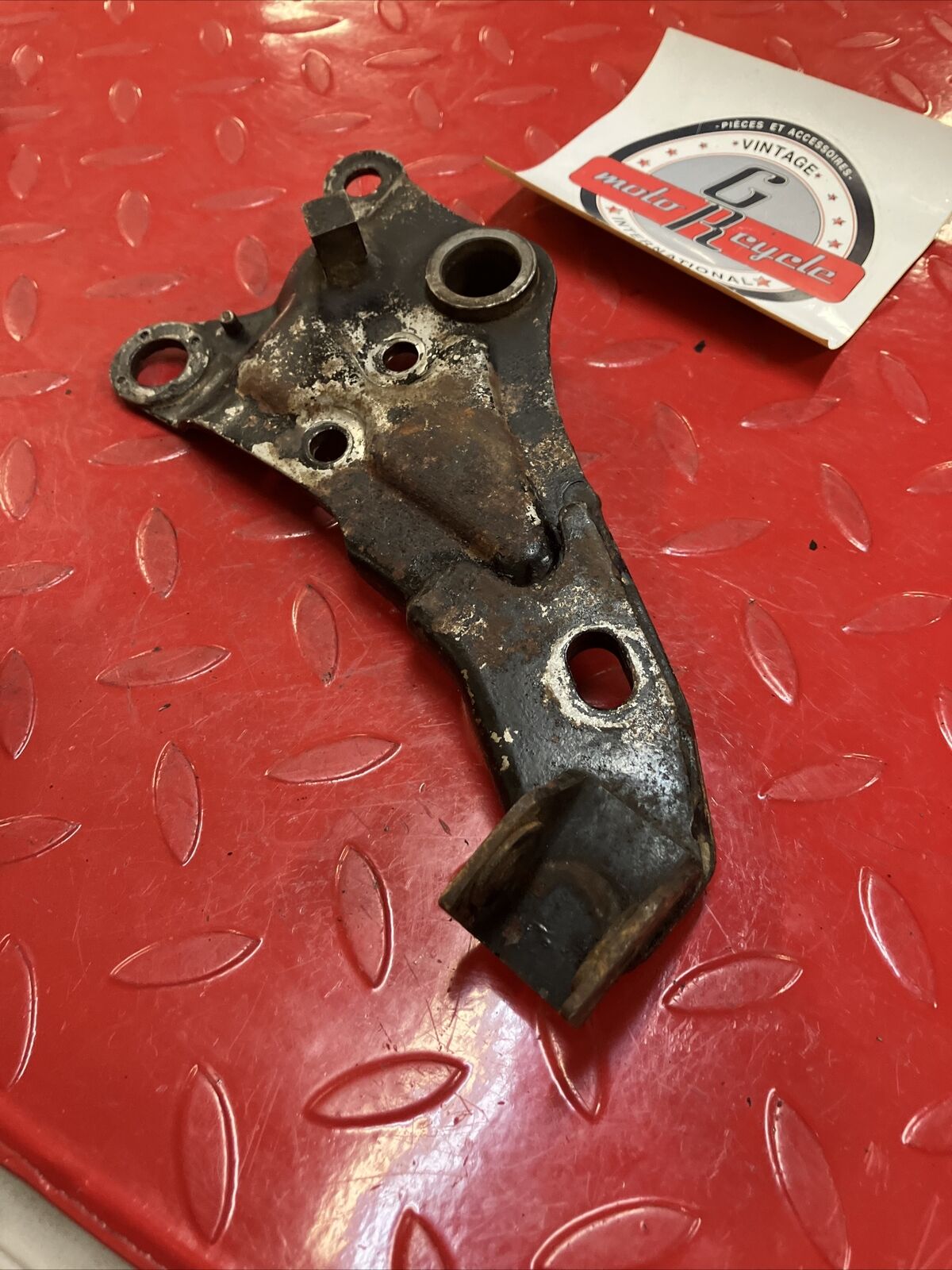 Yamaha RD400 1977 right side muffler stay footpeg bracket holder 1976 1978