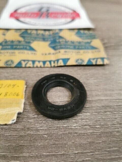NOS YAMAHA YT125K YT125H GT80C GT1 YZ80A YZ80E OIL SEAL 93104-18006-00 Y148