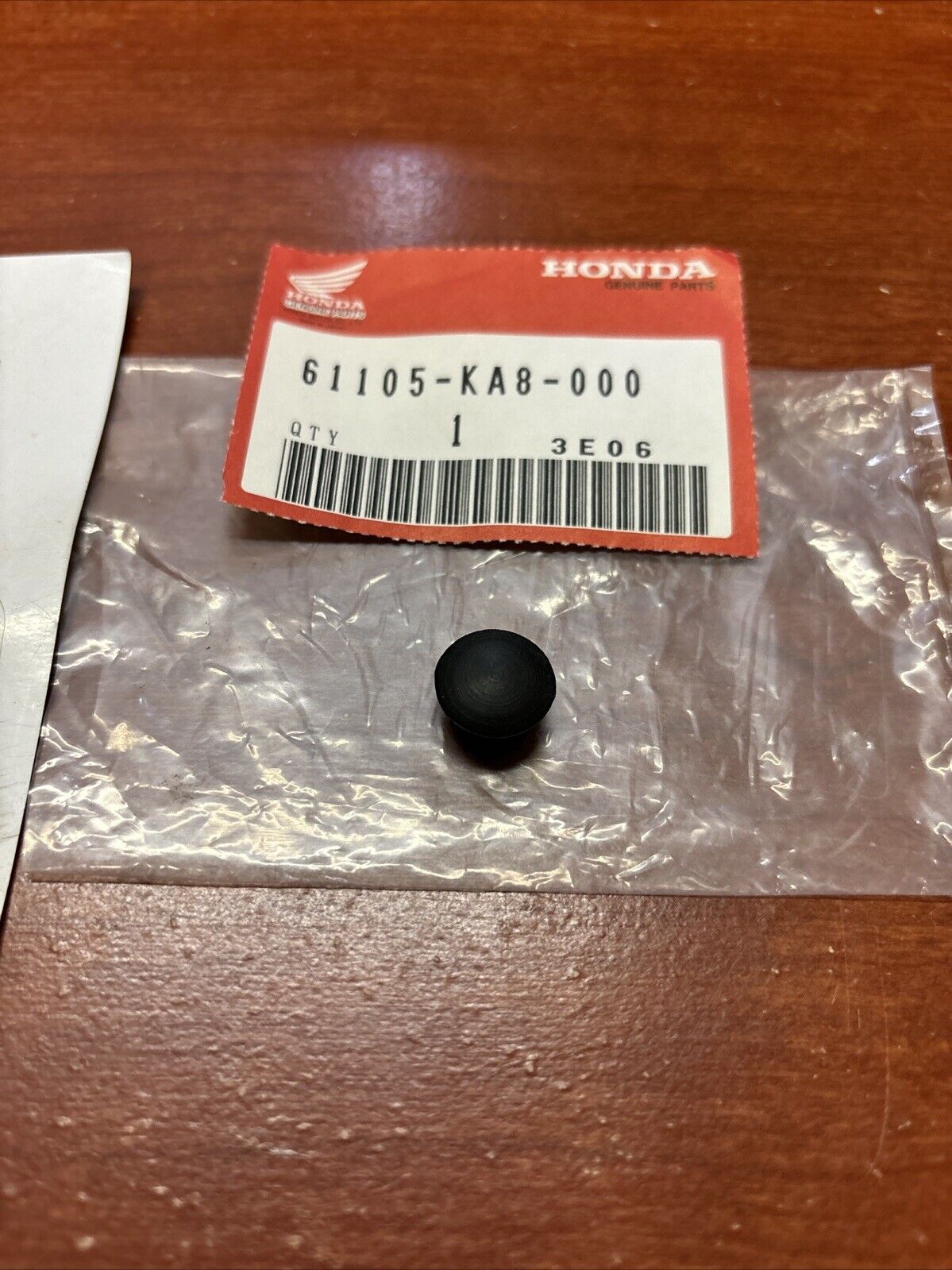 NOS Honda TRX350 RT1 TRX500 XR100 R FRONT FENDER PLUG 61105-KA8-000 H156