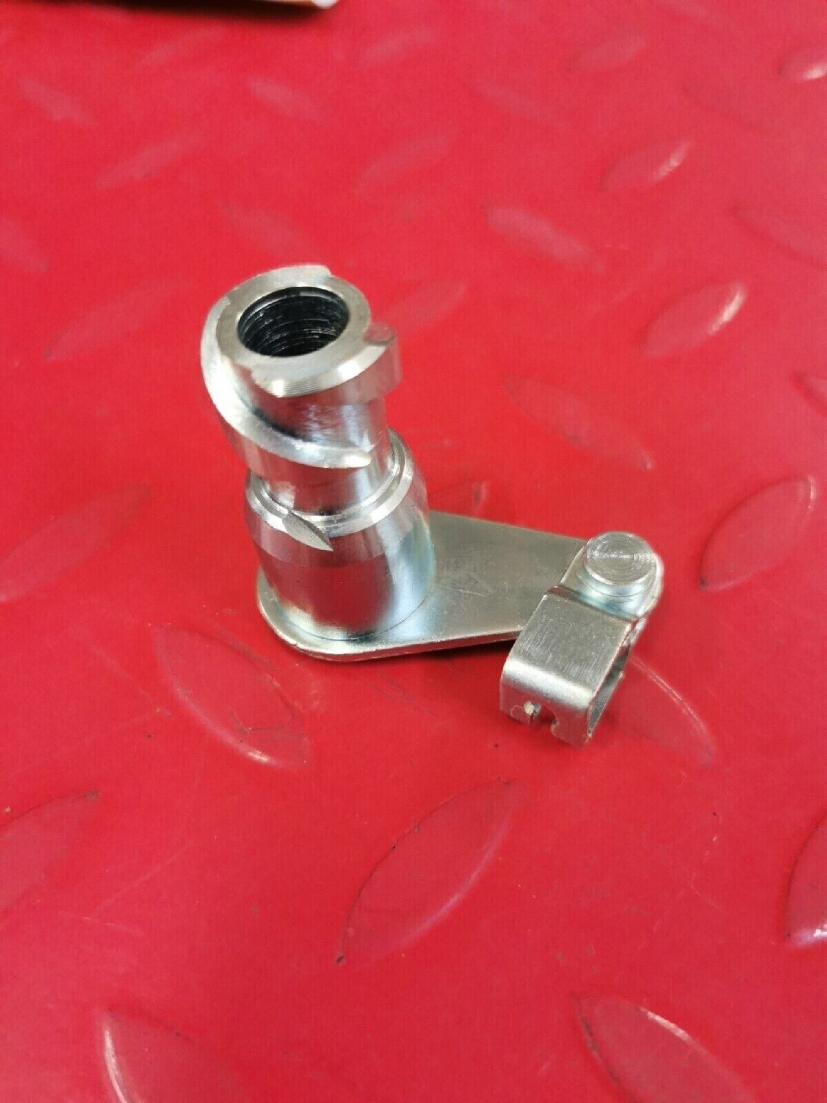 NOS HONDA CB500K2 CB500 1971  THREAD  CLUTCH LIFTER 22810-323-000 H39