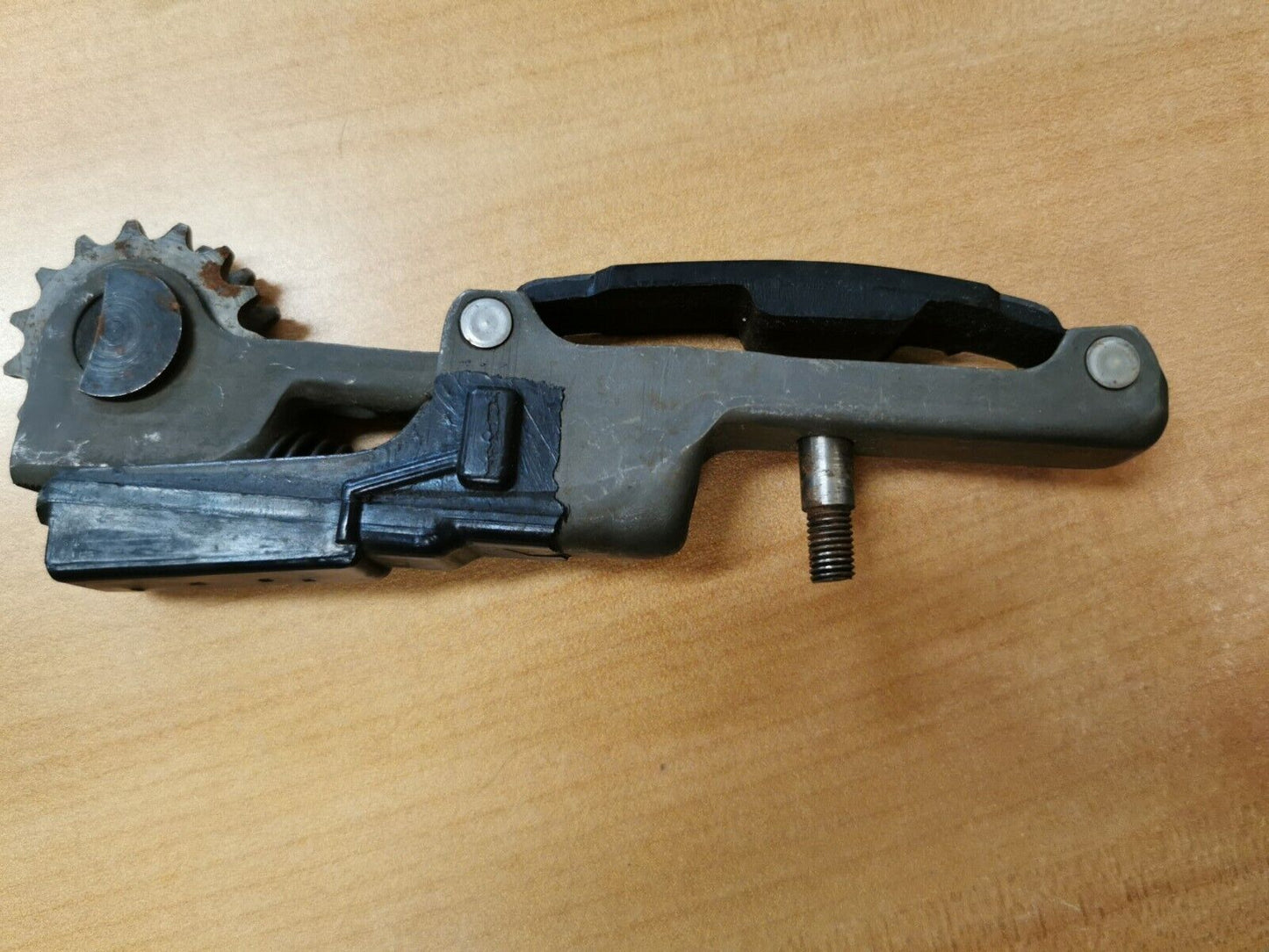 NOS YAMAHA XS500 1973 - 1978   TENSIONER  ASSEMBLY CAM CHN  1J3-12210-00-00  Y43