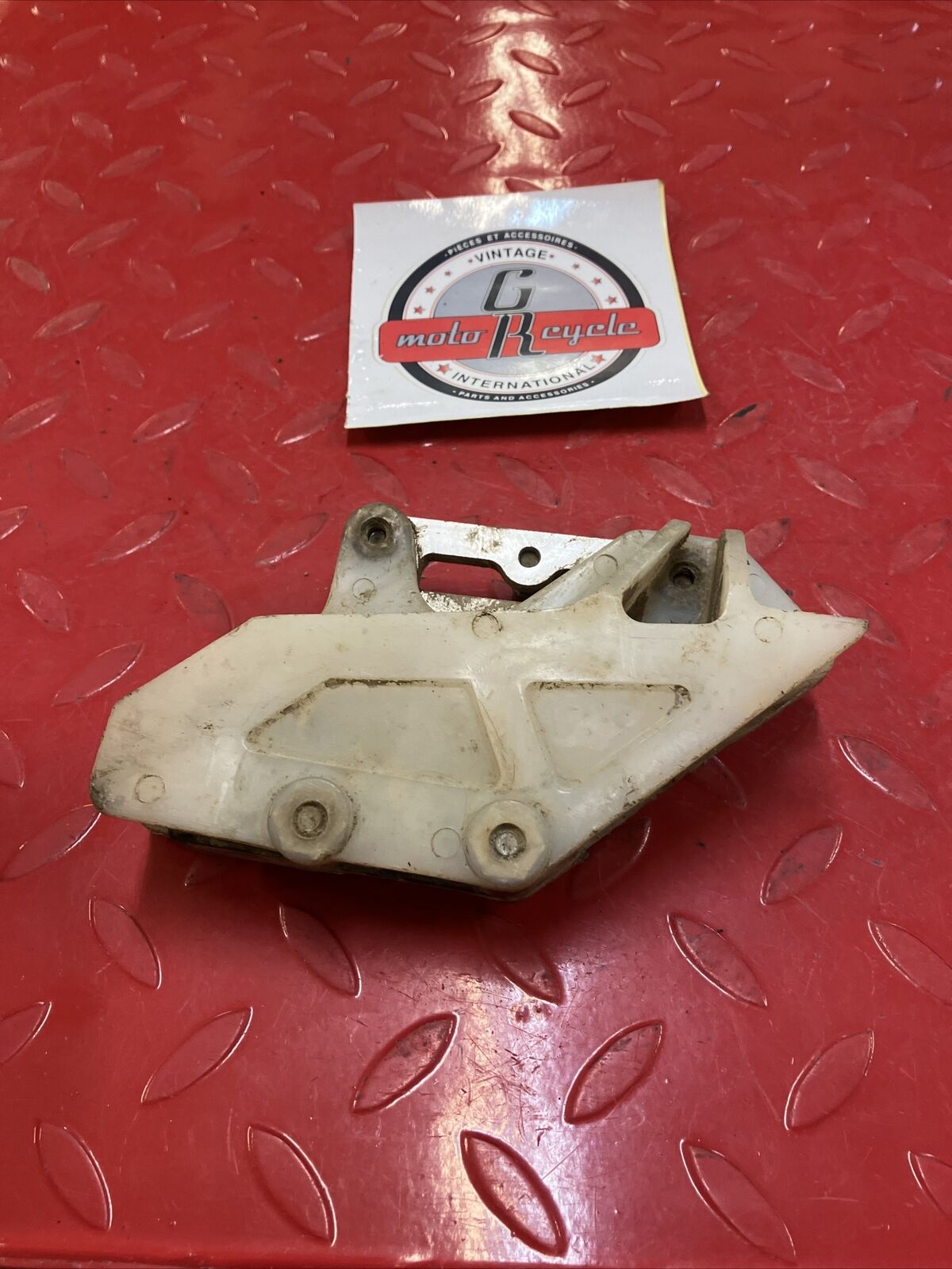 Suzuki RM125 1993 rear chain guide guard slider plate 61341-27C20