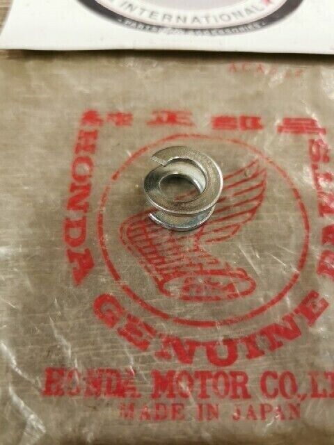 NOS HONDA C100 C102 C105 C110 SPRING 28322-001-000 H81