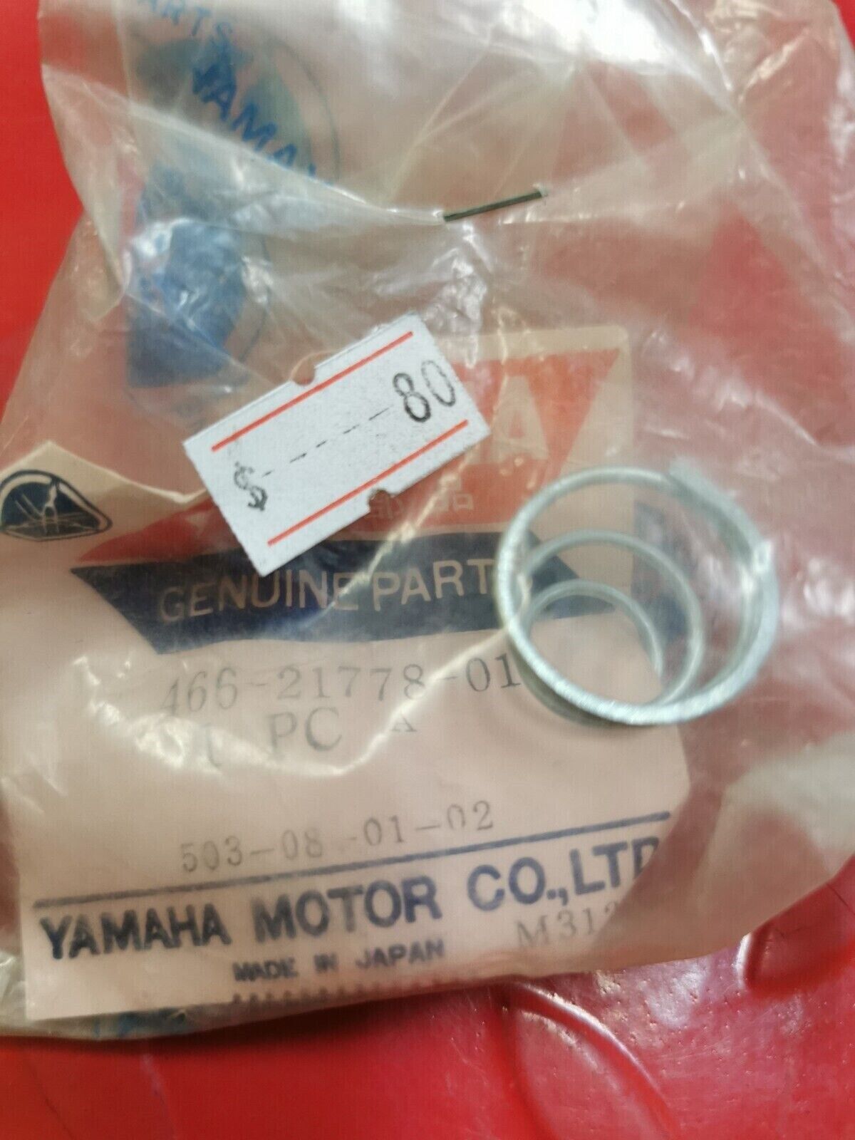 NOS Yamaha RD125 1975 - 1976 DAMPER LOCATING 1 466-21778-01-00 Y25