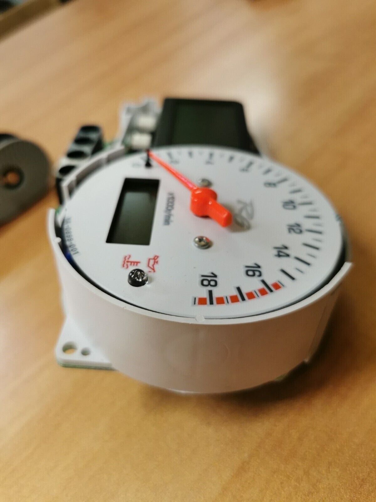 NOS YAMAHA YZFR6  2001 2002  SPEEDOMETER ASSY  5MT-83570-20-00  Y44