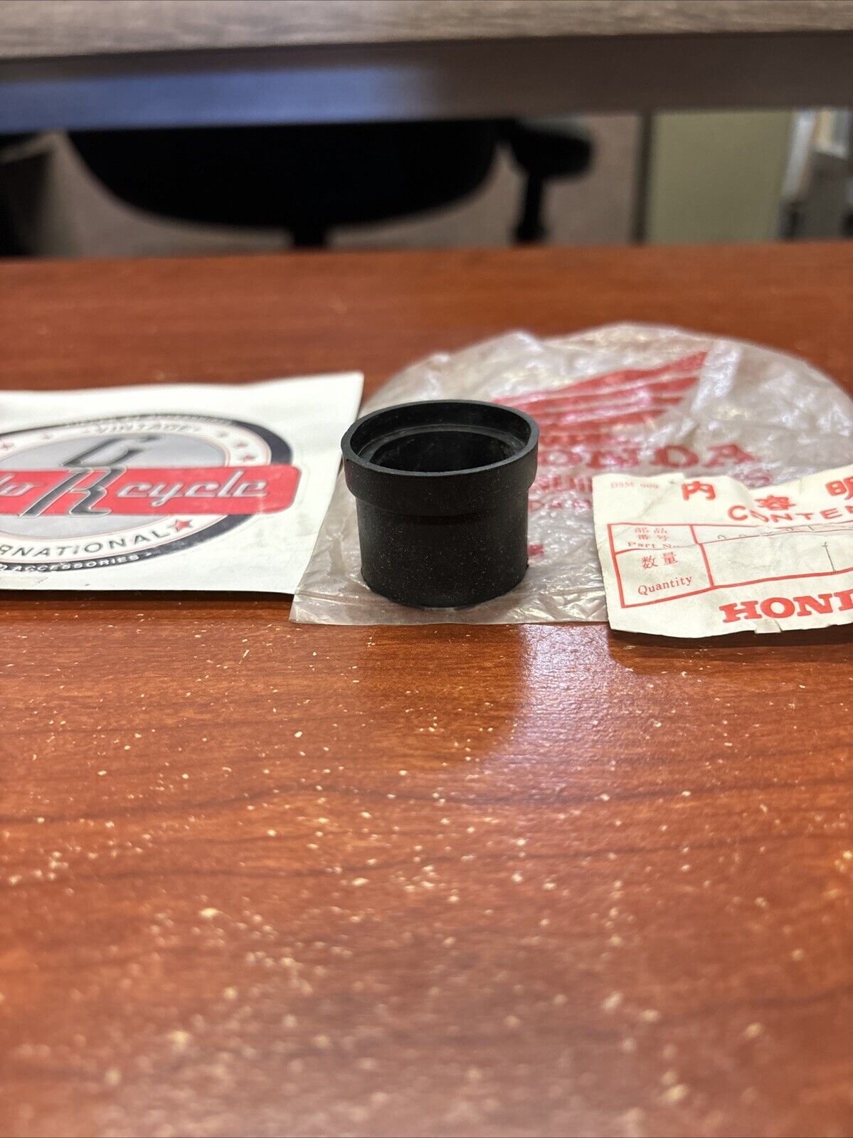 NOS Honda CBX400F CBX550F REAR WINKER COVER 33607-MA6-600 H161